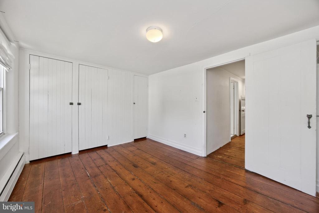 486 W STREET ROAD