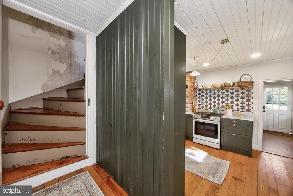 486 W STREET ROAD