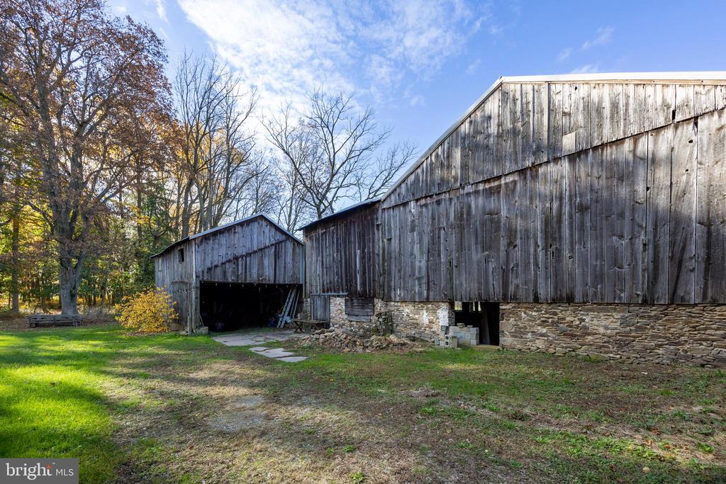 486 W STREET ROAD