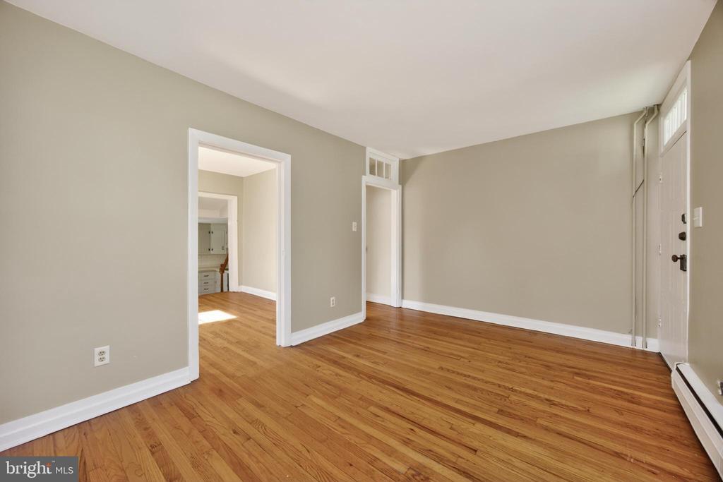 486 W STREET ROAD