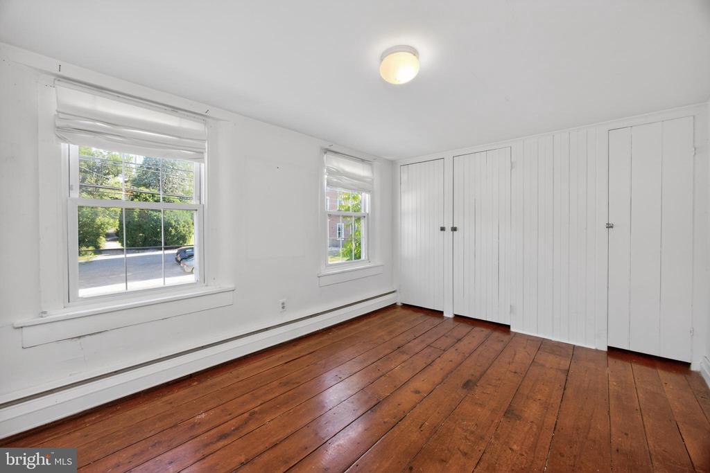 486 W STREET ROAD