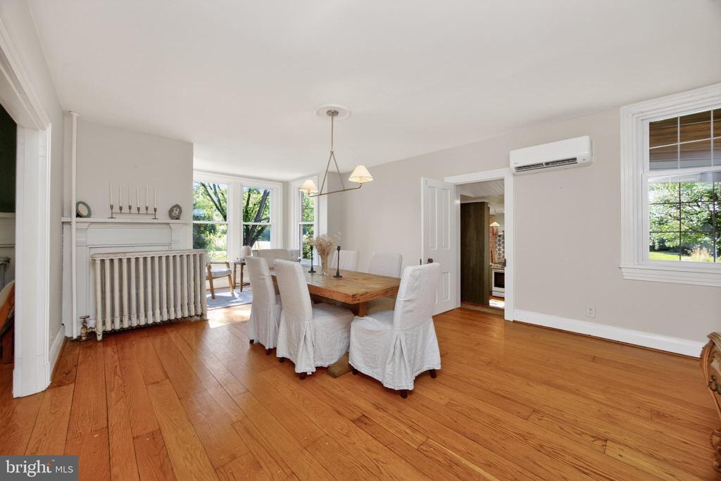 486 W STREET ROAD