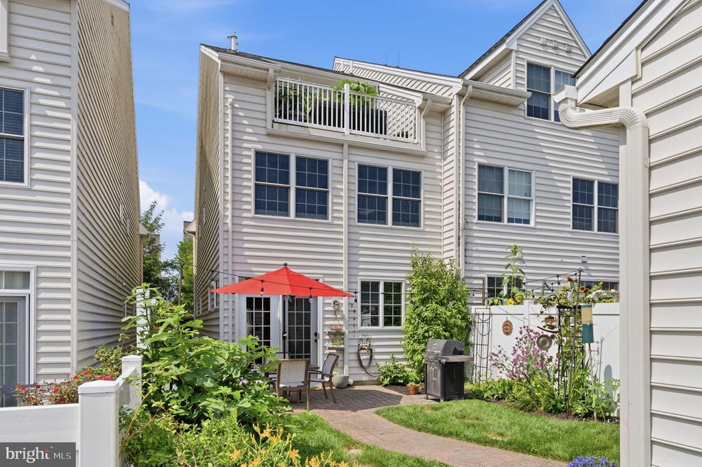 604 MAGNOLIA COURT