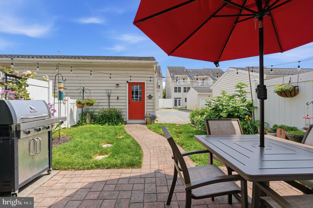 604 MAGNOLIA COURT
