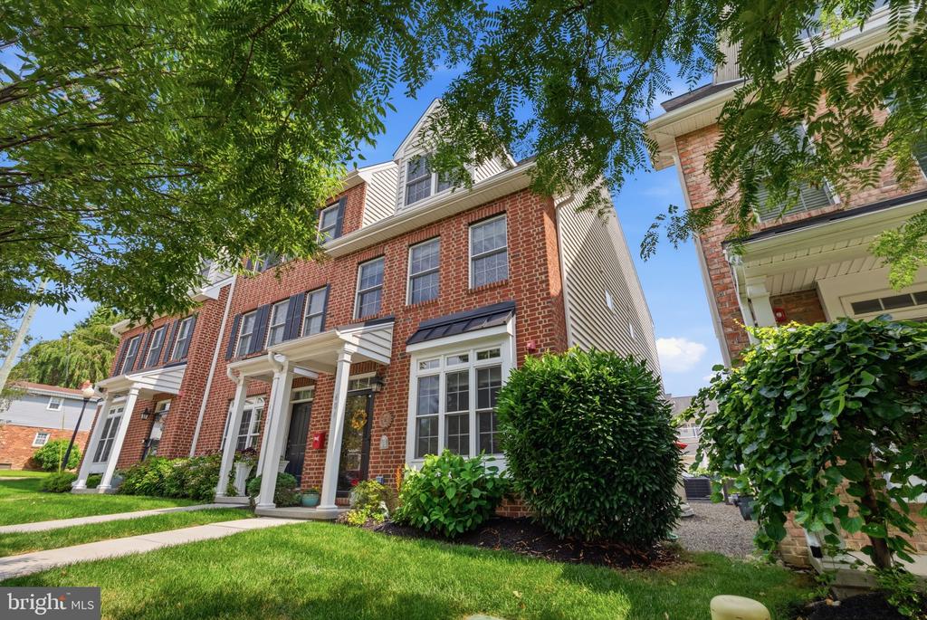 604 MAGNOLIA COURT