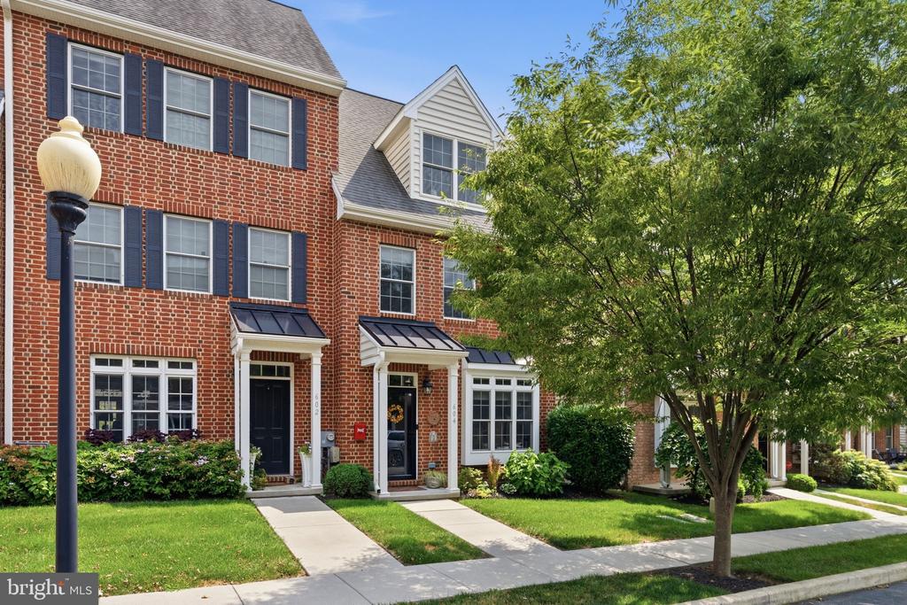 604 MAGNOLIA COURT