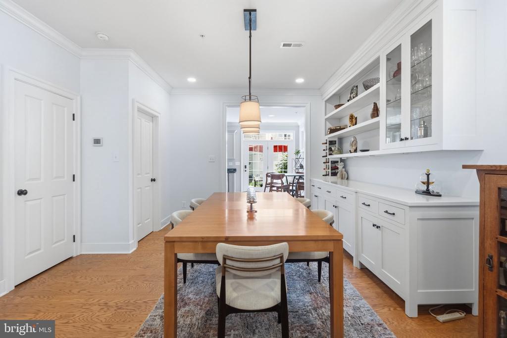 604 MAGNOLIA COURT
