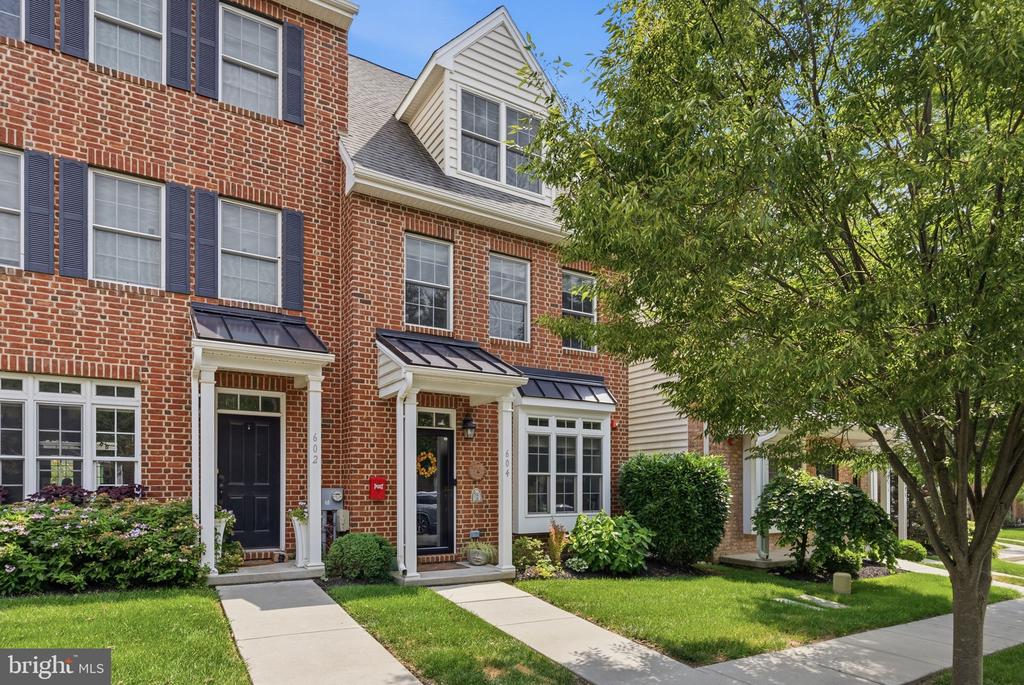 604 MAGNOLIA COURT