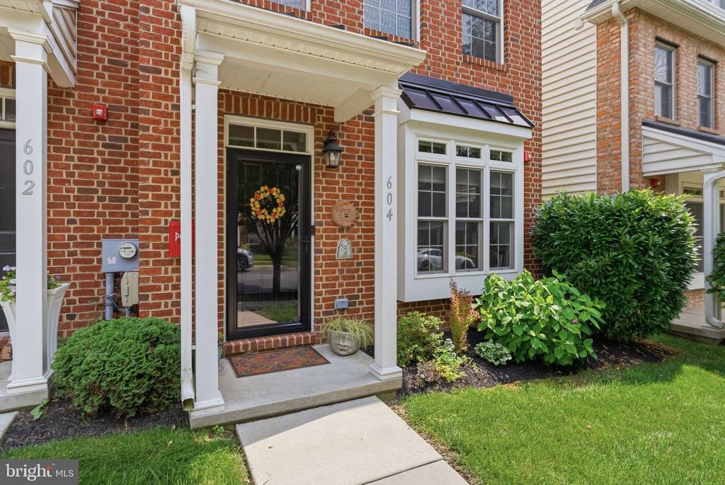 604 MAGNOLIA COURT