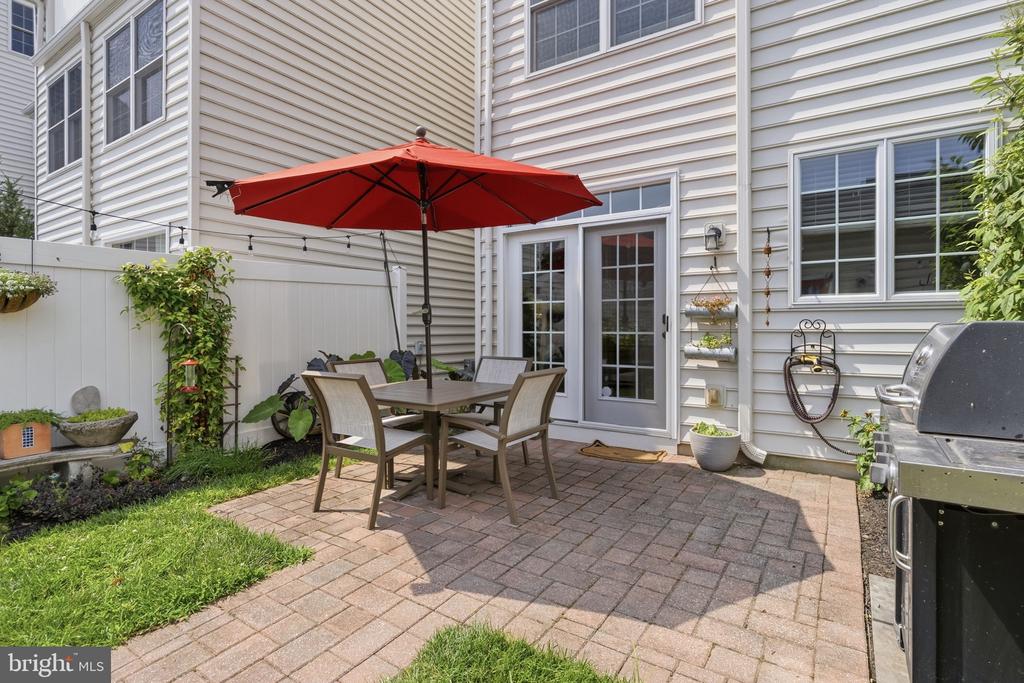 604 MAGNOLIA COURT