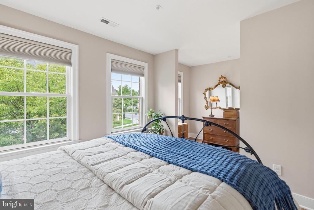 604 MAGNOLIA COURT