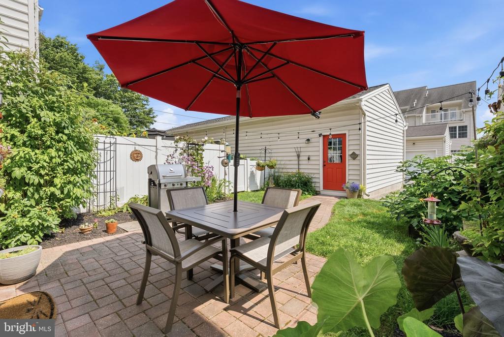 604 MAGNOLIA COURT