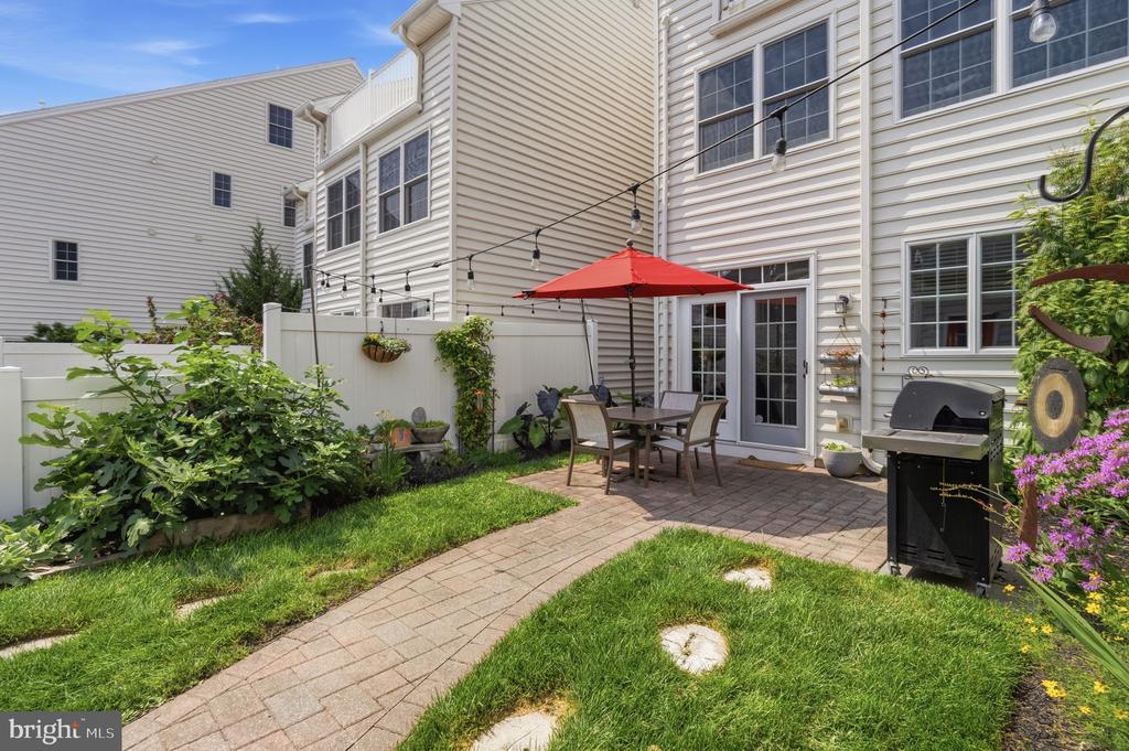 604 MAGNOLIA COURT