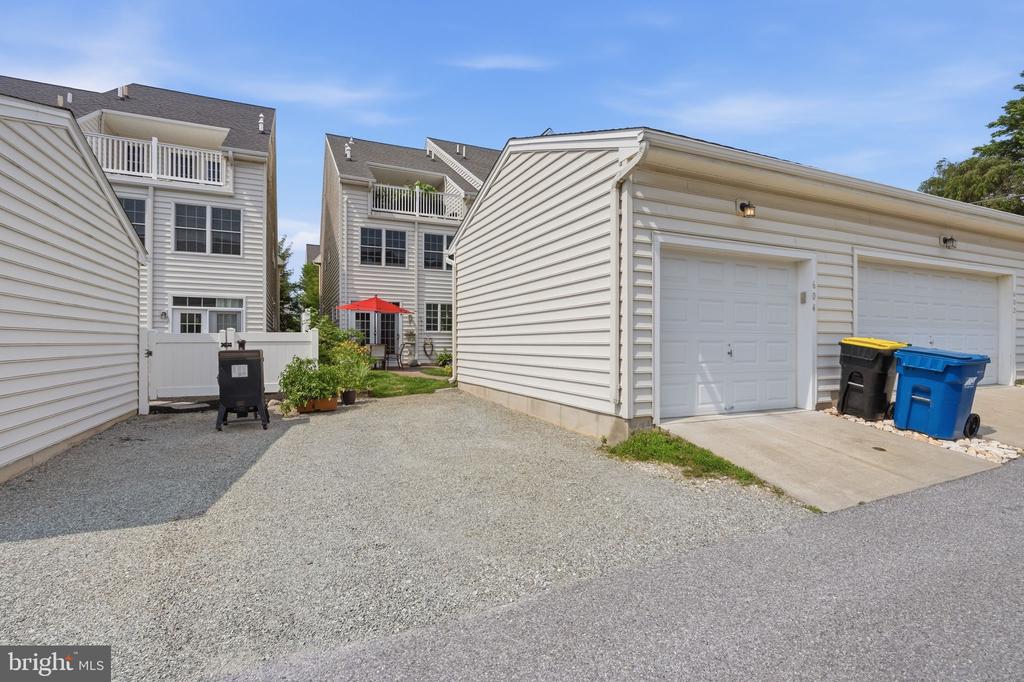 604 MAGNOLIA COURT