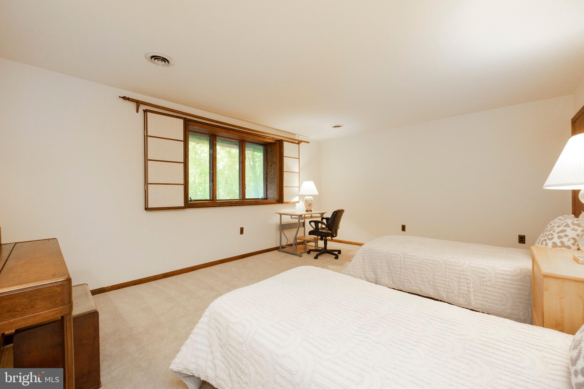 33 RINGFIELD ROAD Unit: 33