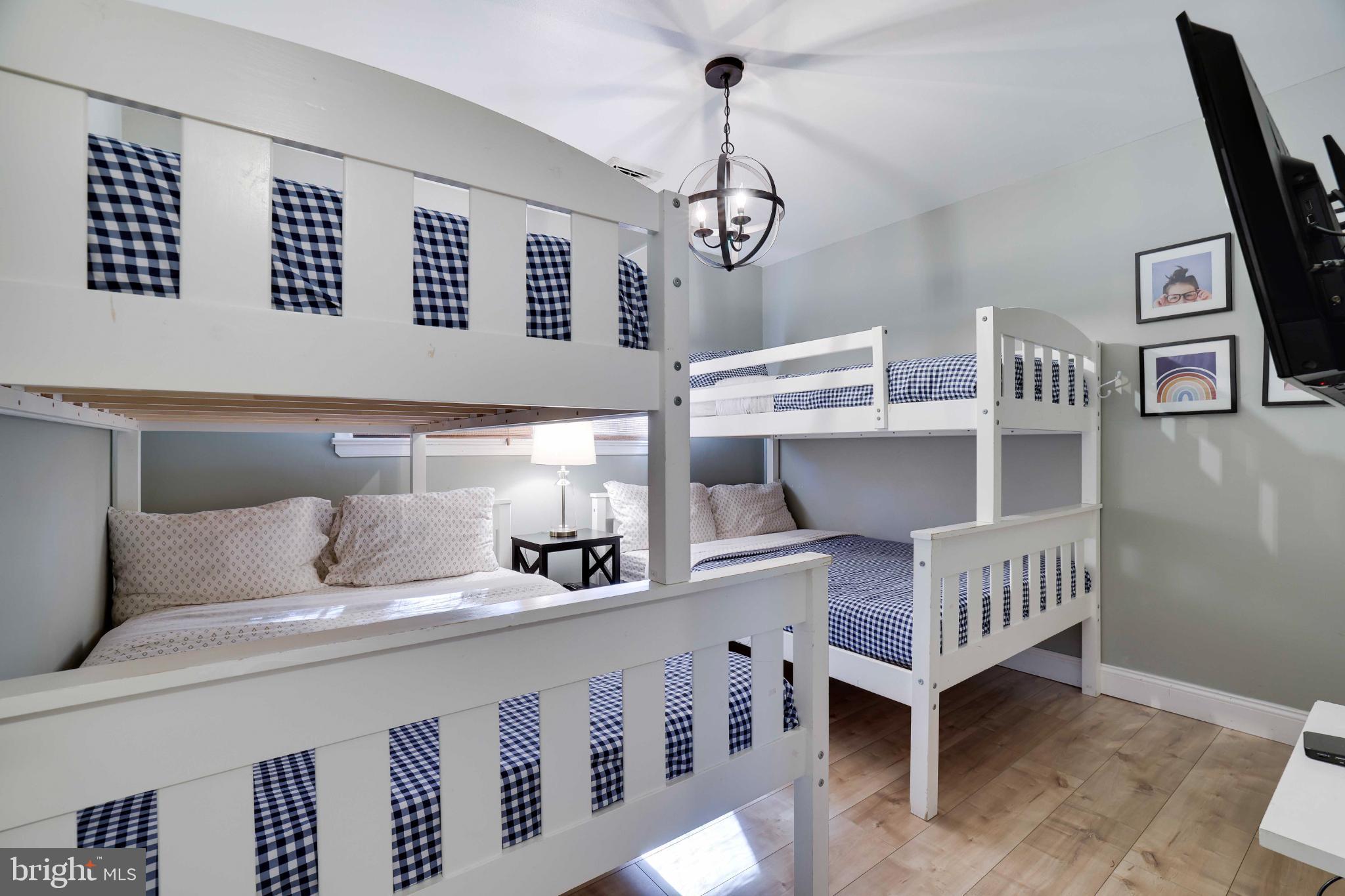 5160 HUMMINGBIRD DRIVE