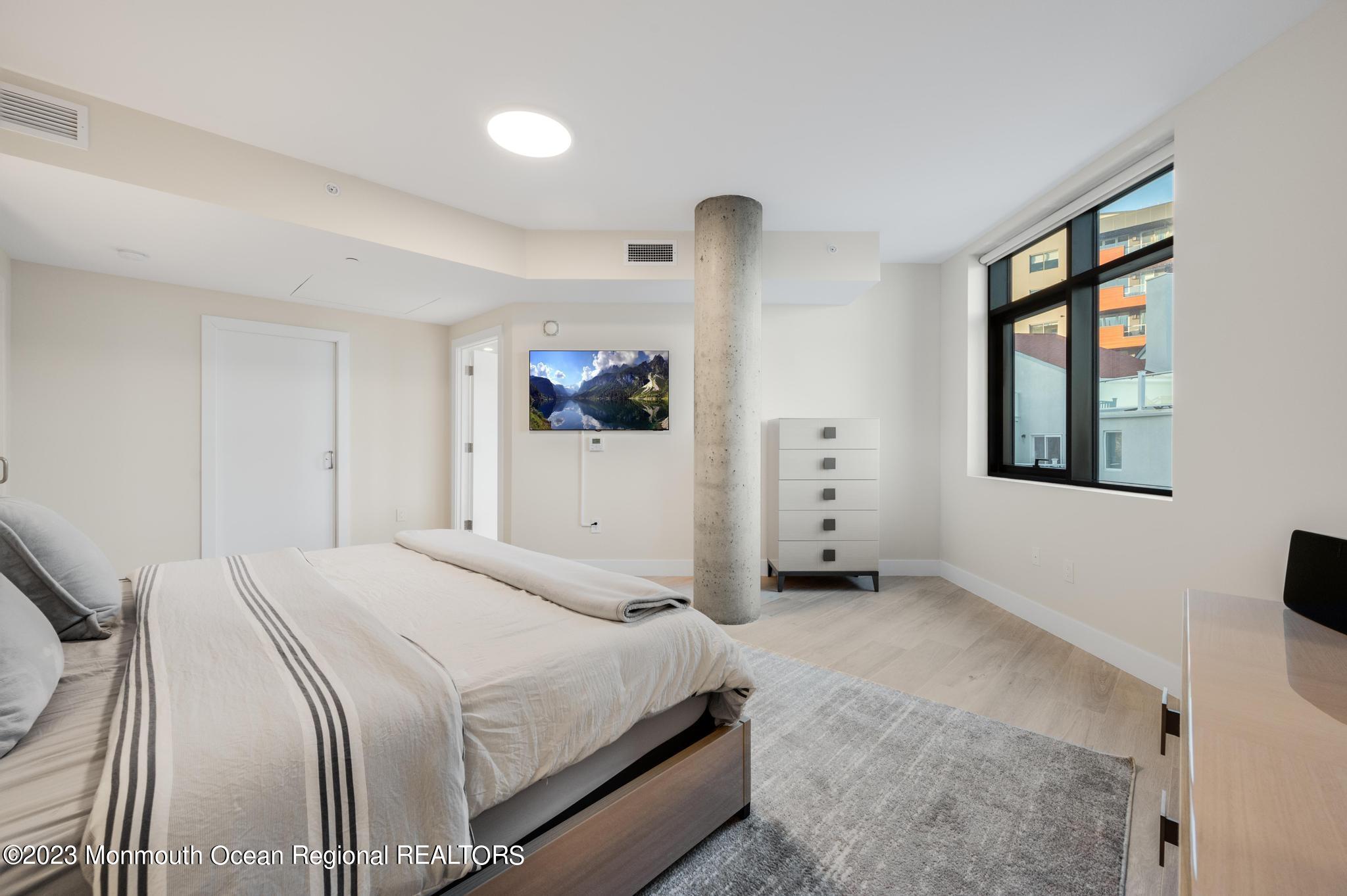 350 Ocean Avenue, 207