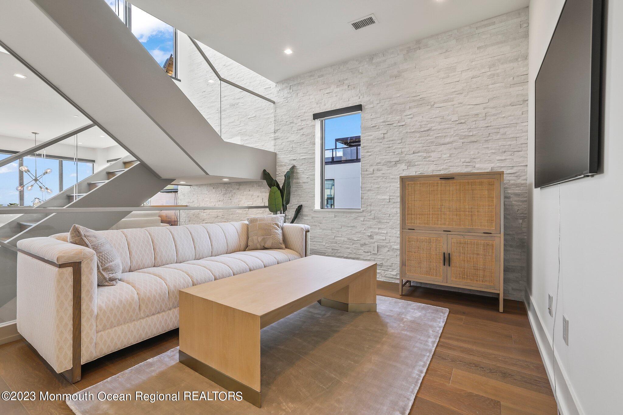 200 Ocean Avenue, 10