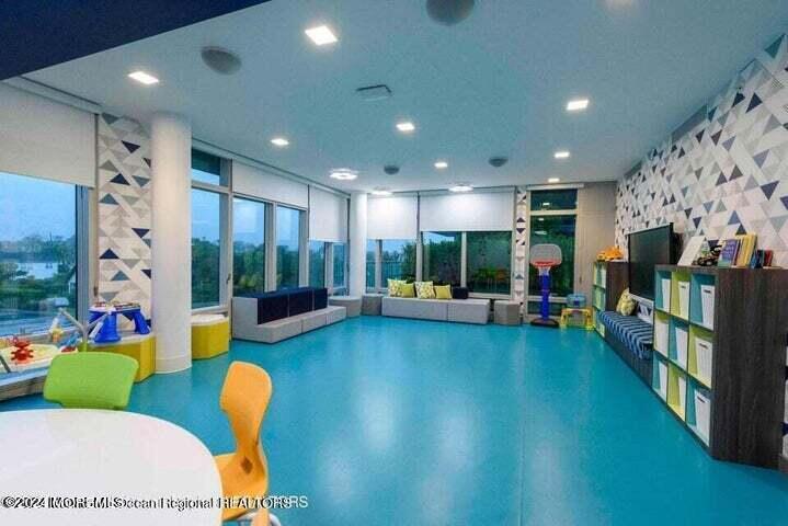 15 Morris Avenue 301