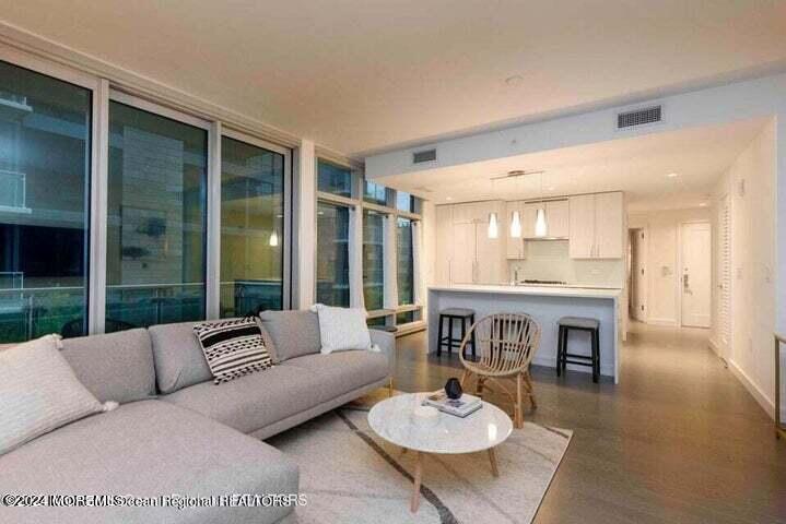 15 Morris Avenue 301