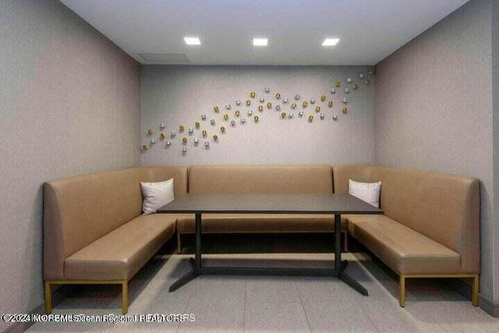 15 Morris Avenue 301