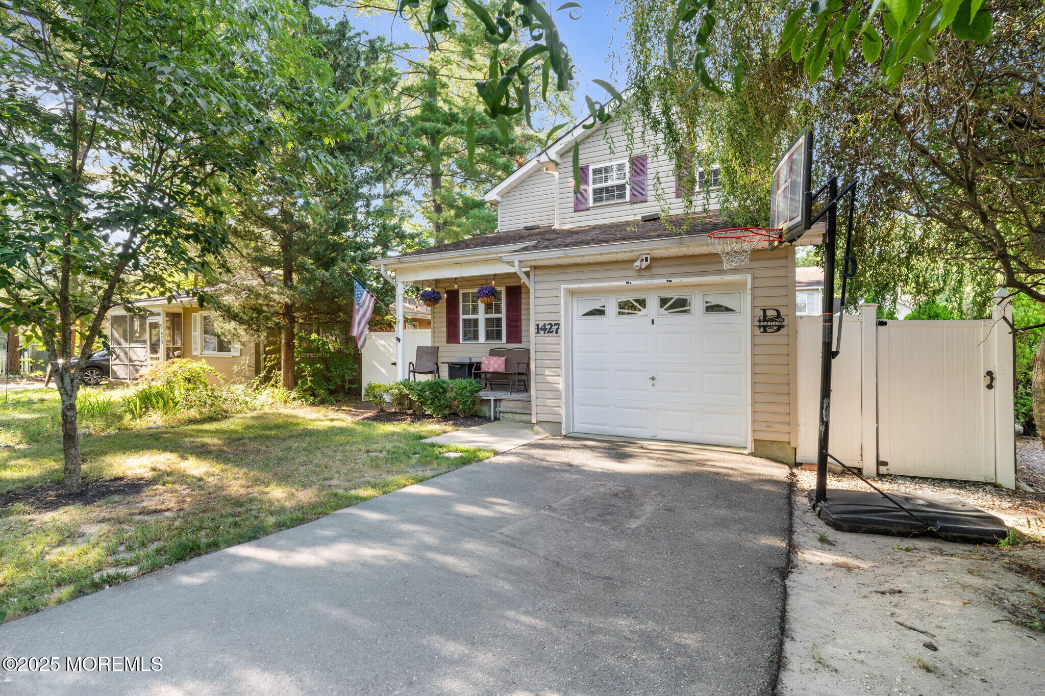1427 Foch Avenue