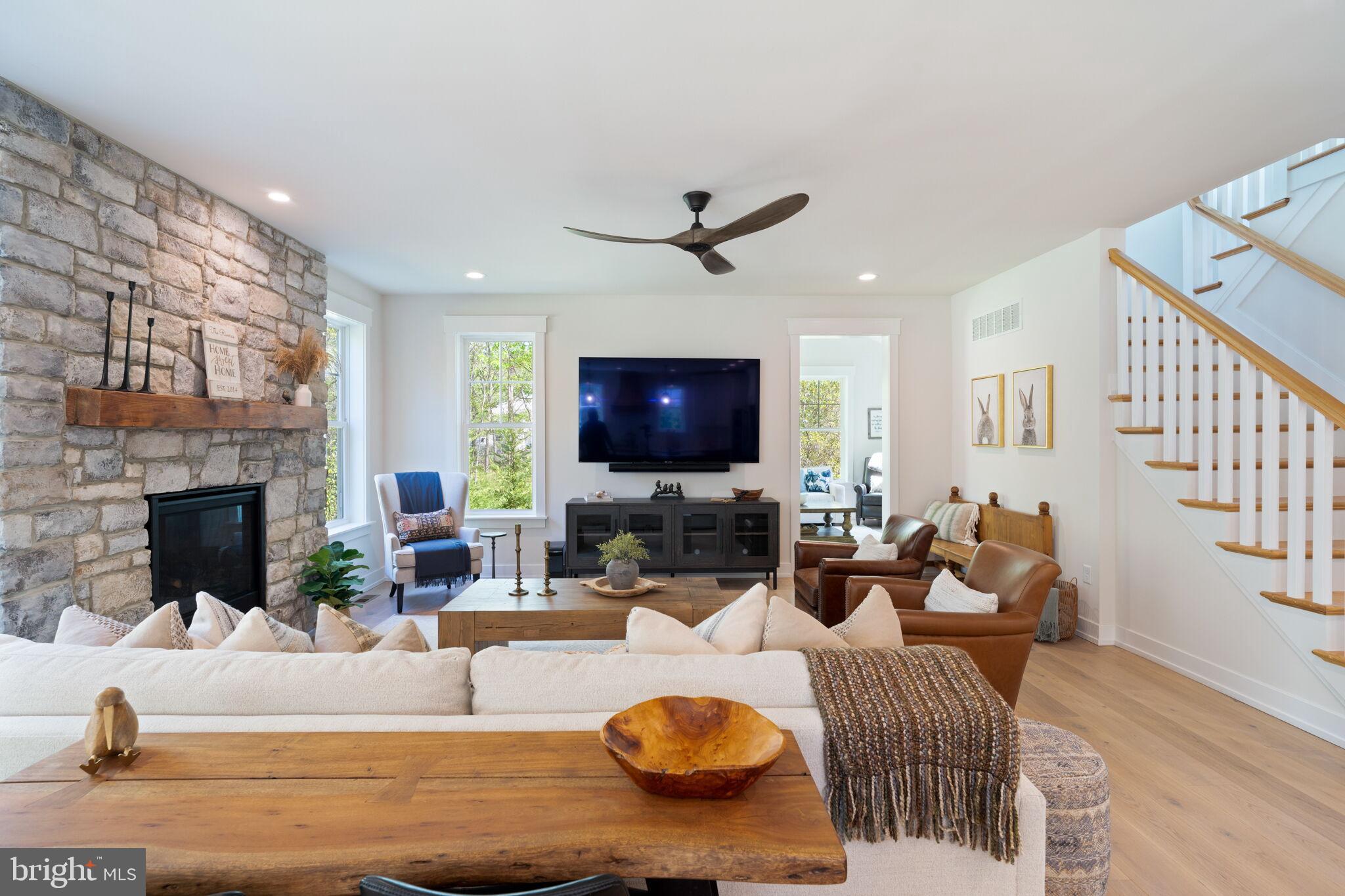 807 Curran Ct
