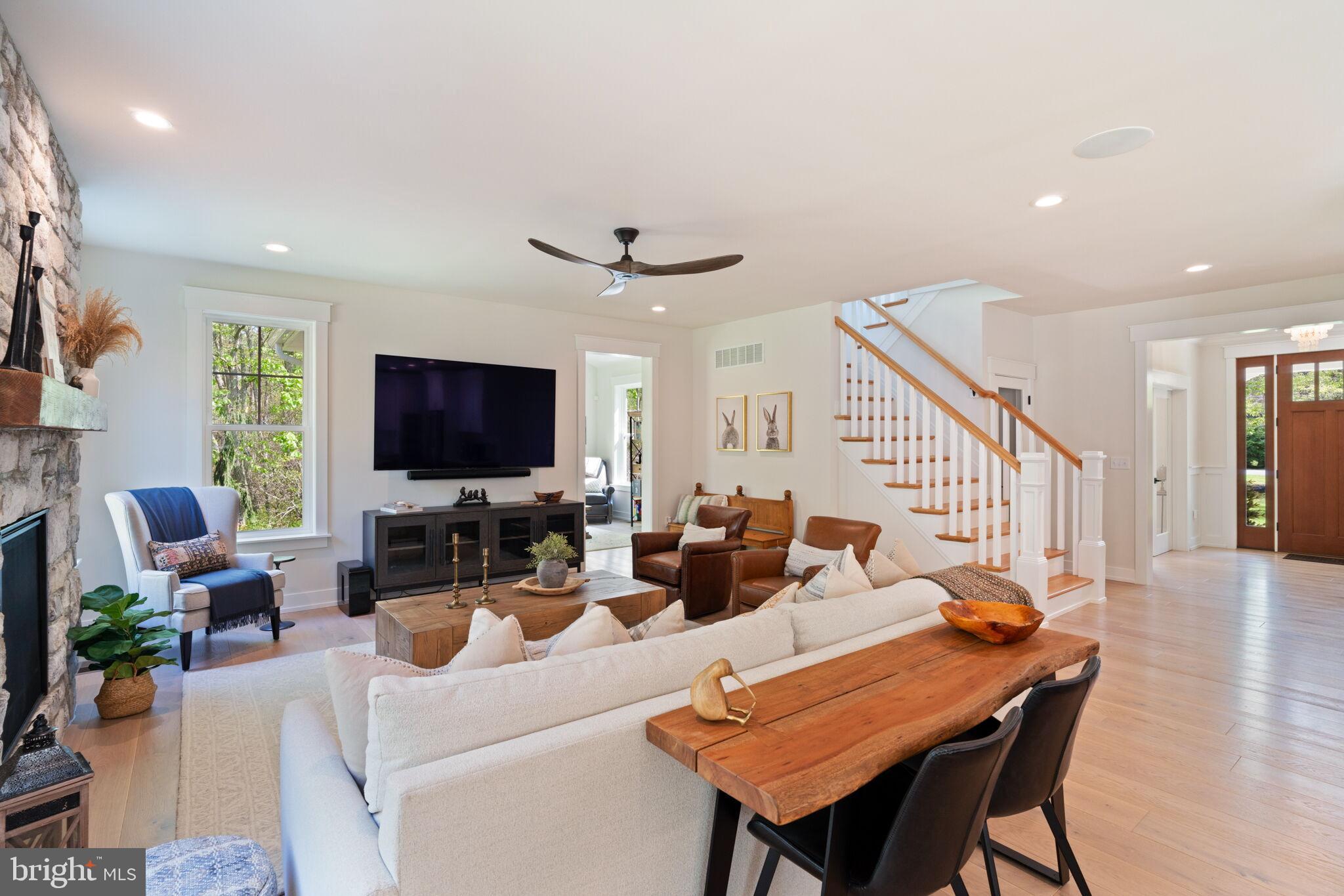 807 Curran Ct