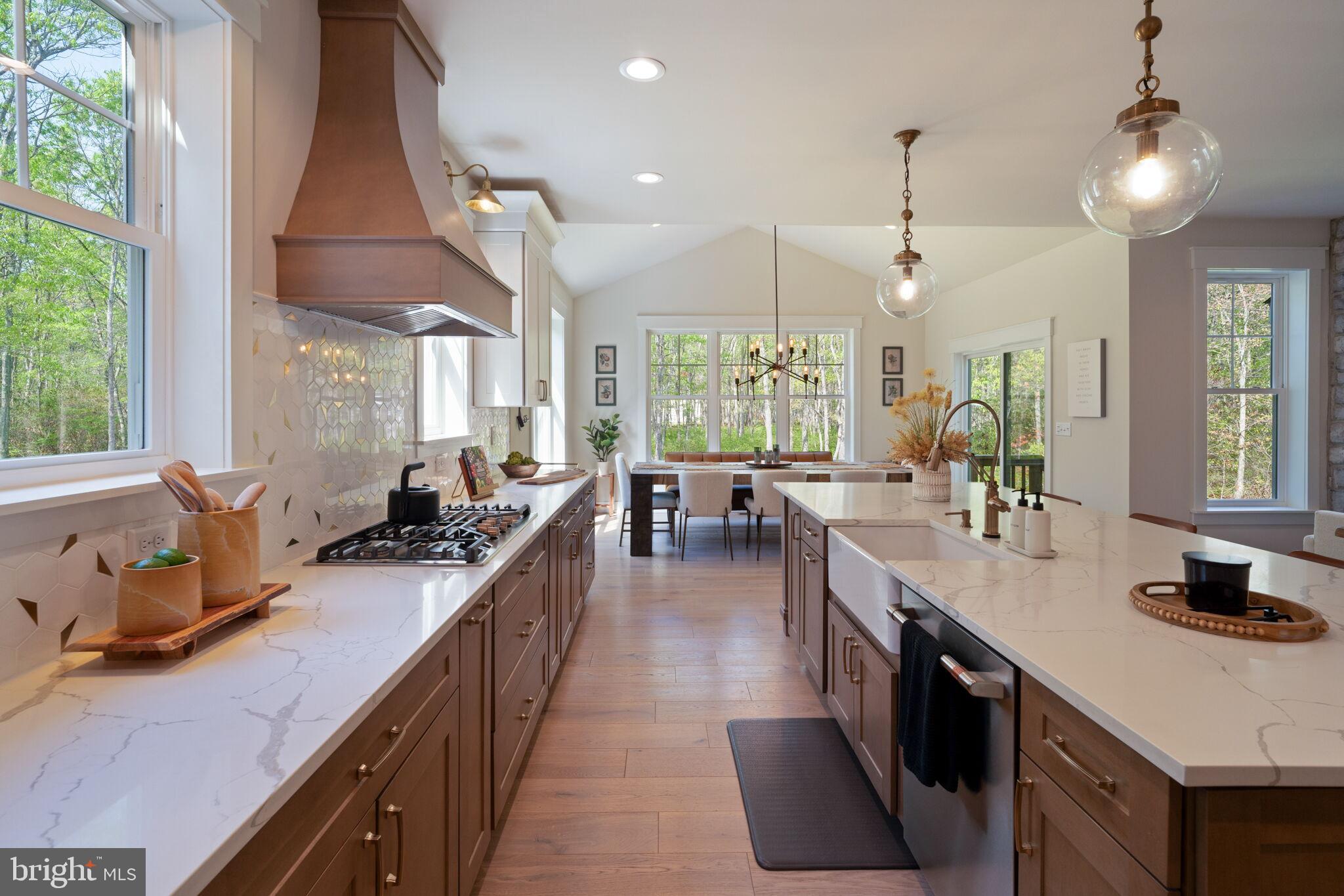 807 Curran Ct
