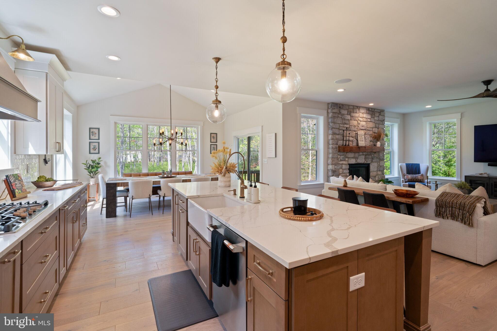 807 Curran Ct