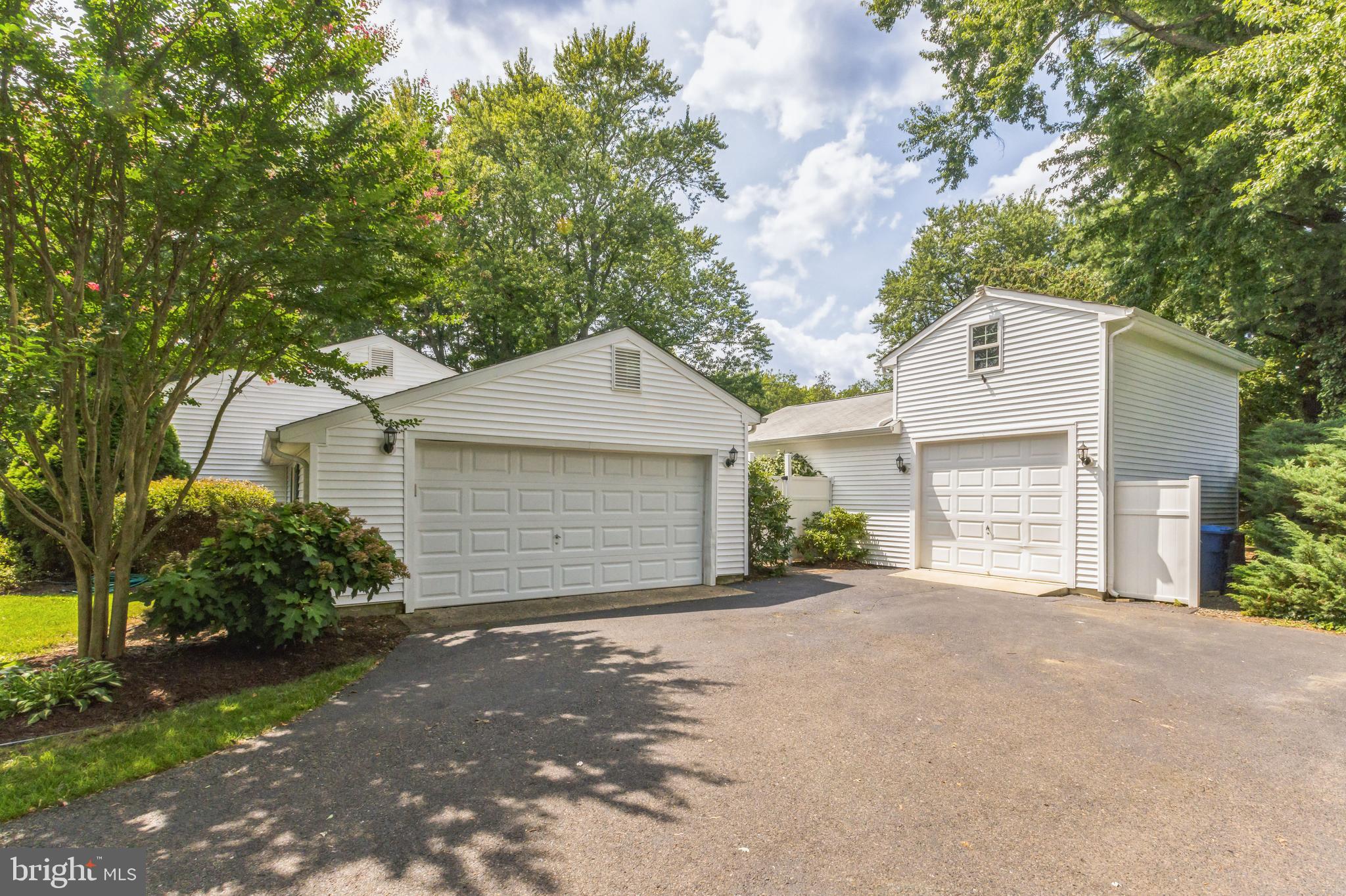 216 Douglass Ct