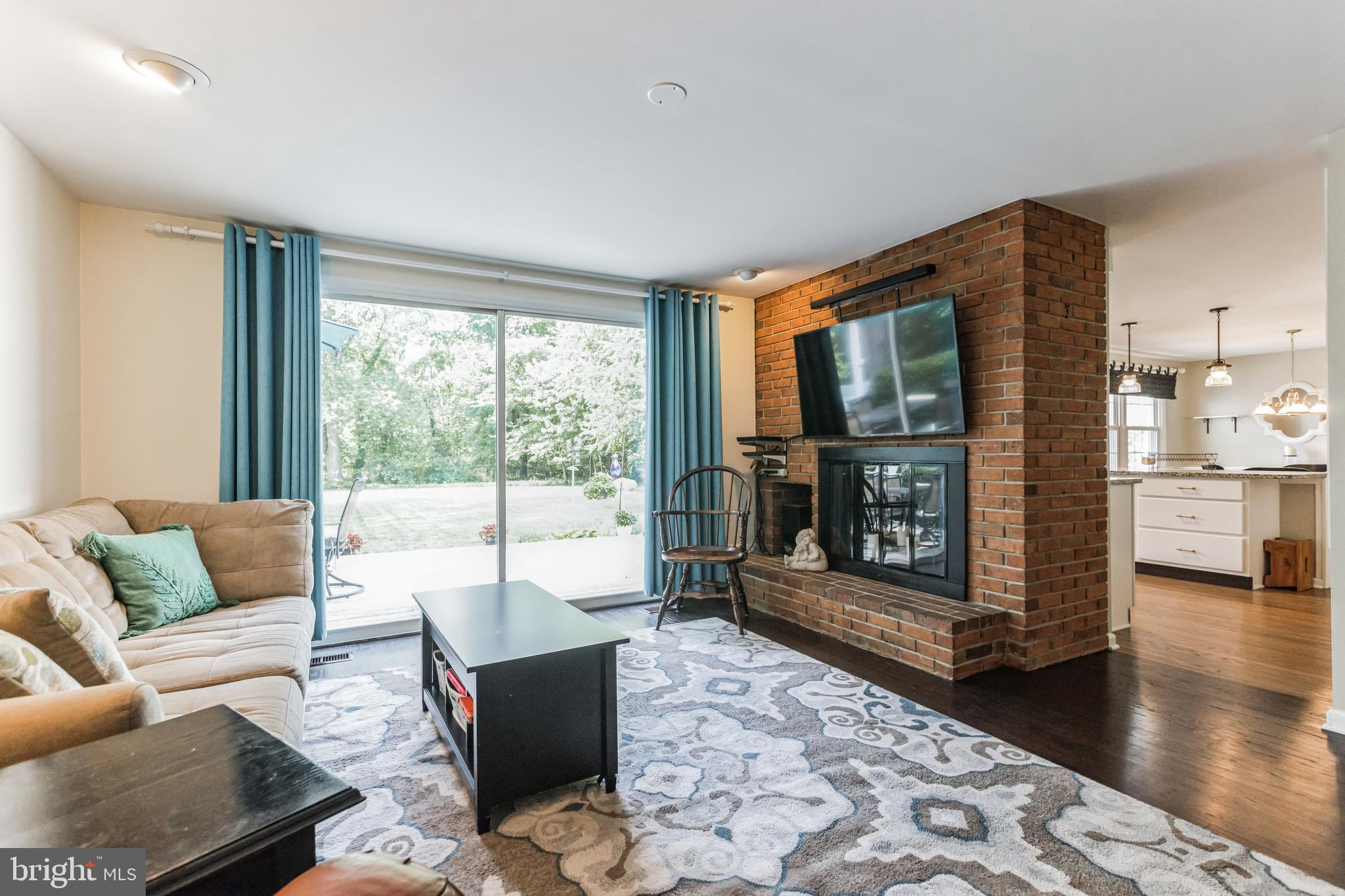 216 Douglass Ct