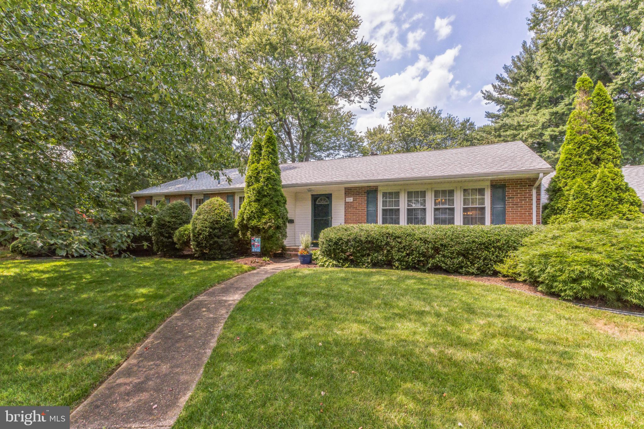216 Douglass Ct