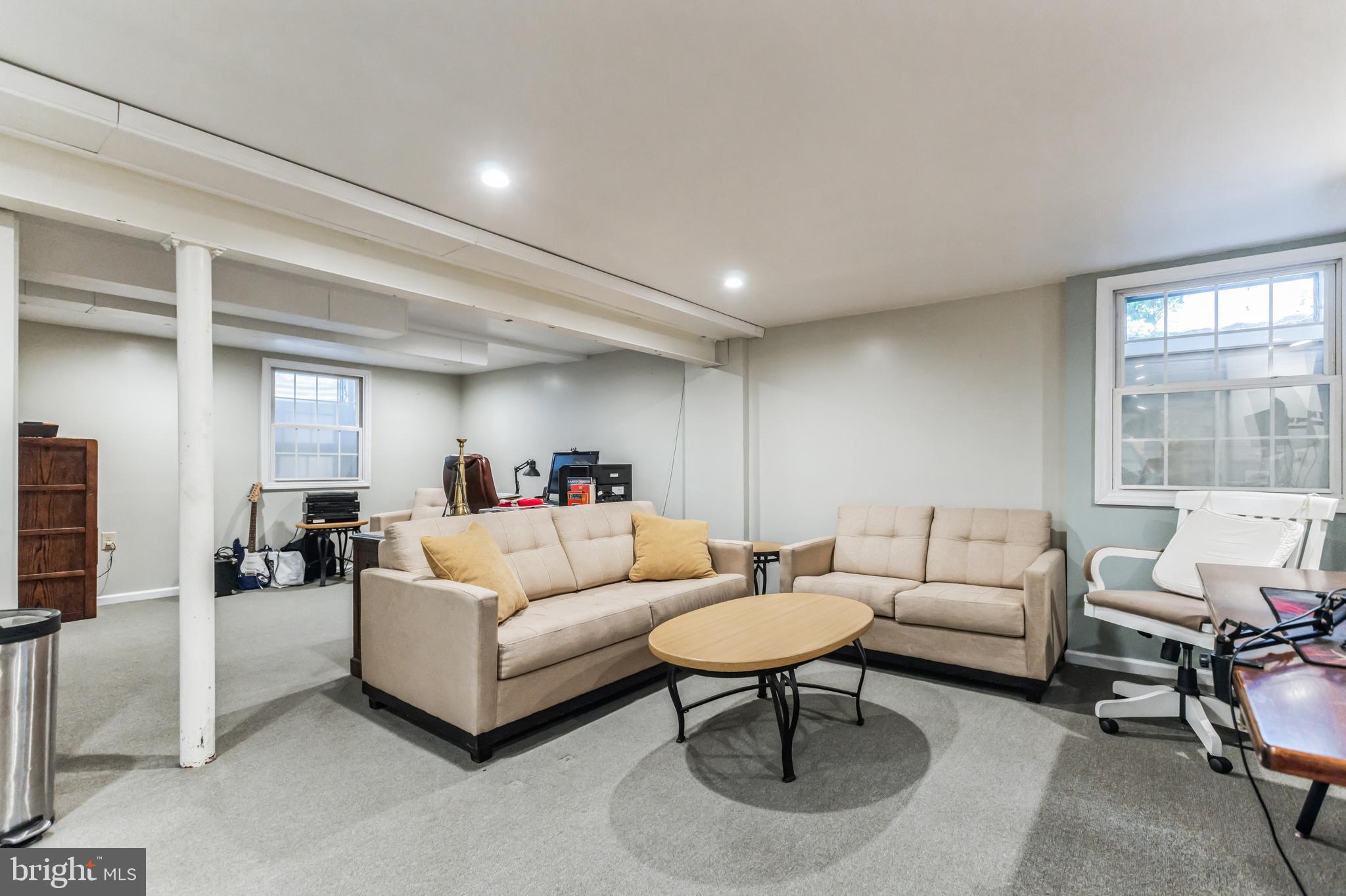 216 Douglass Ct