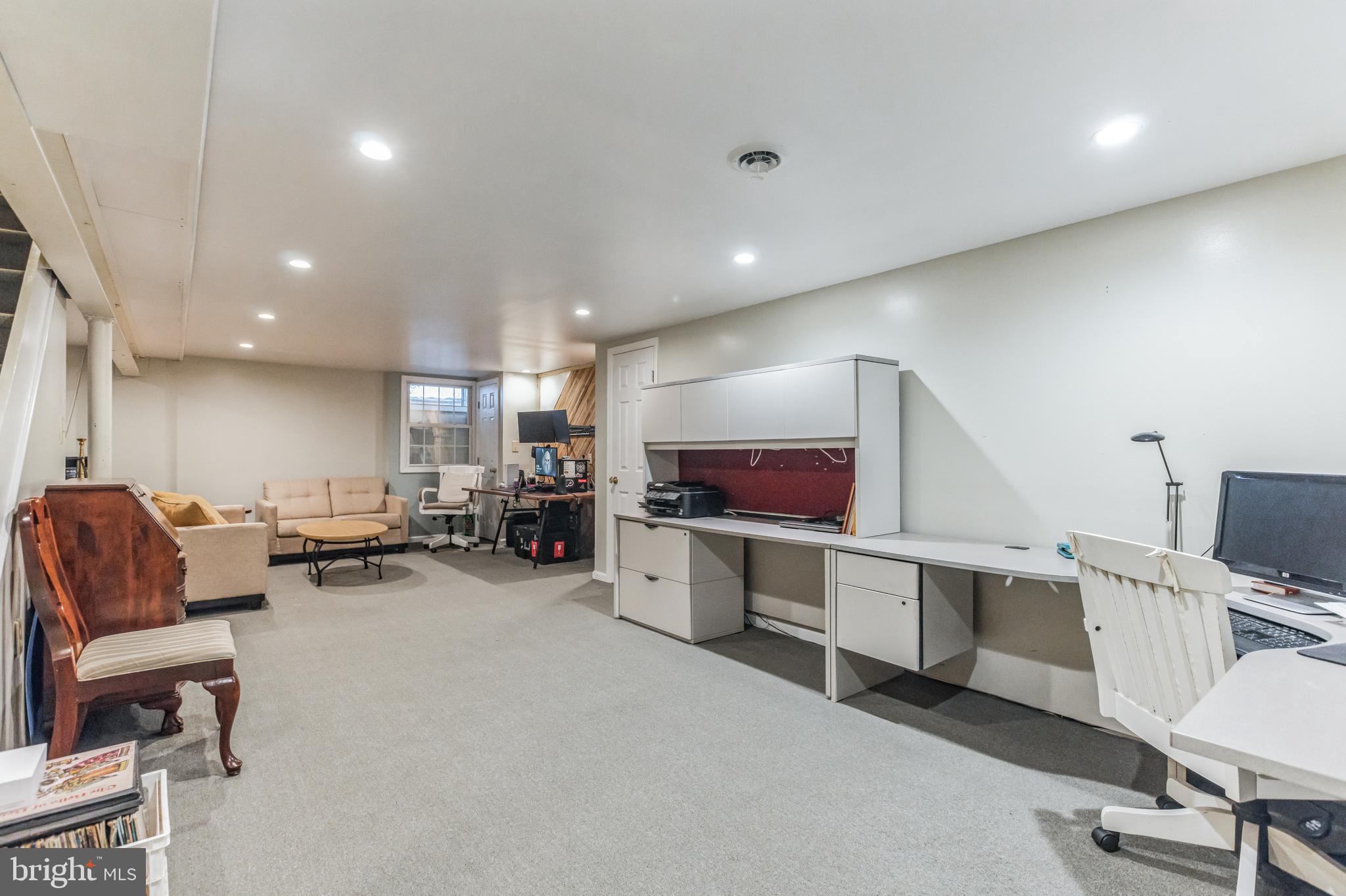 216 Douglass Ct