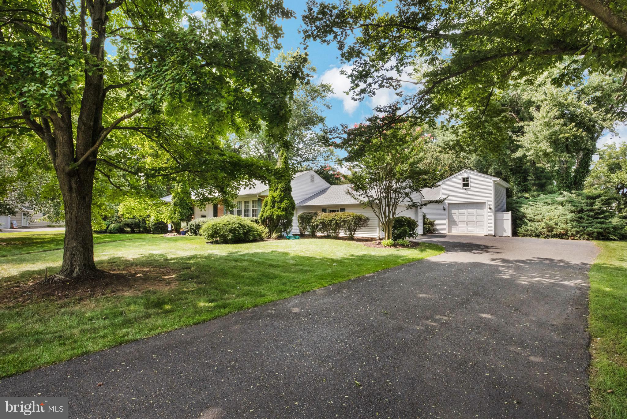 216 Douglass Ct