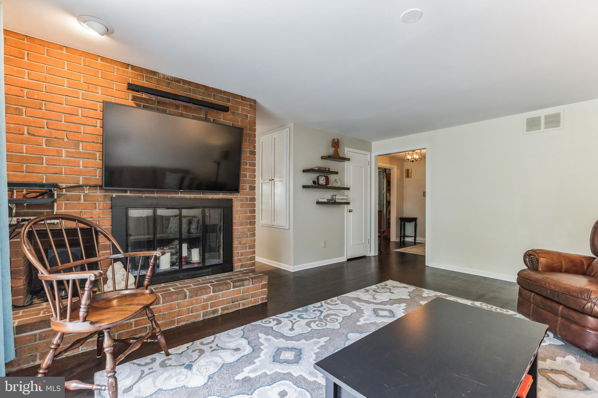 216 Douglass Ct