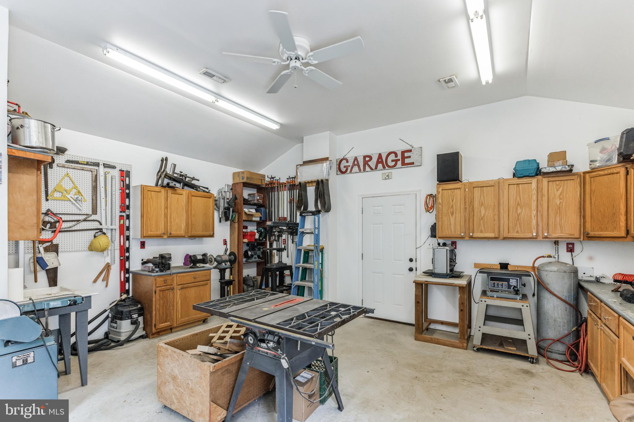 216 Douglass Ct