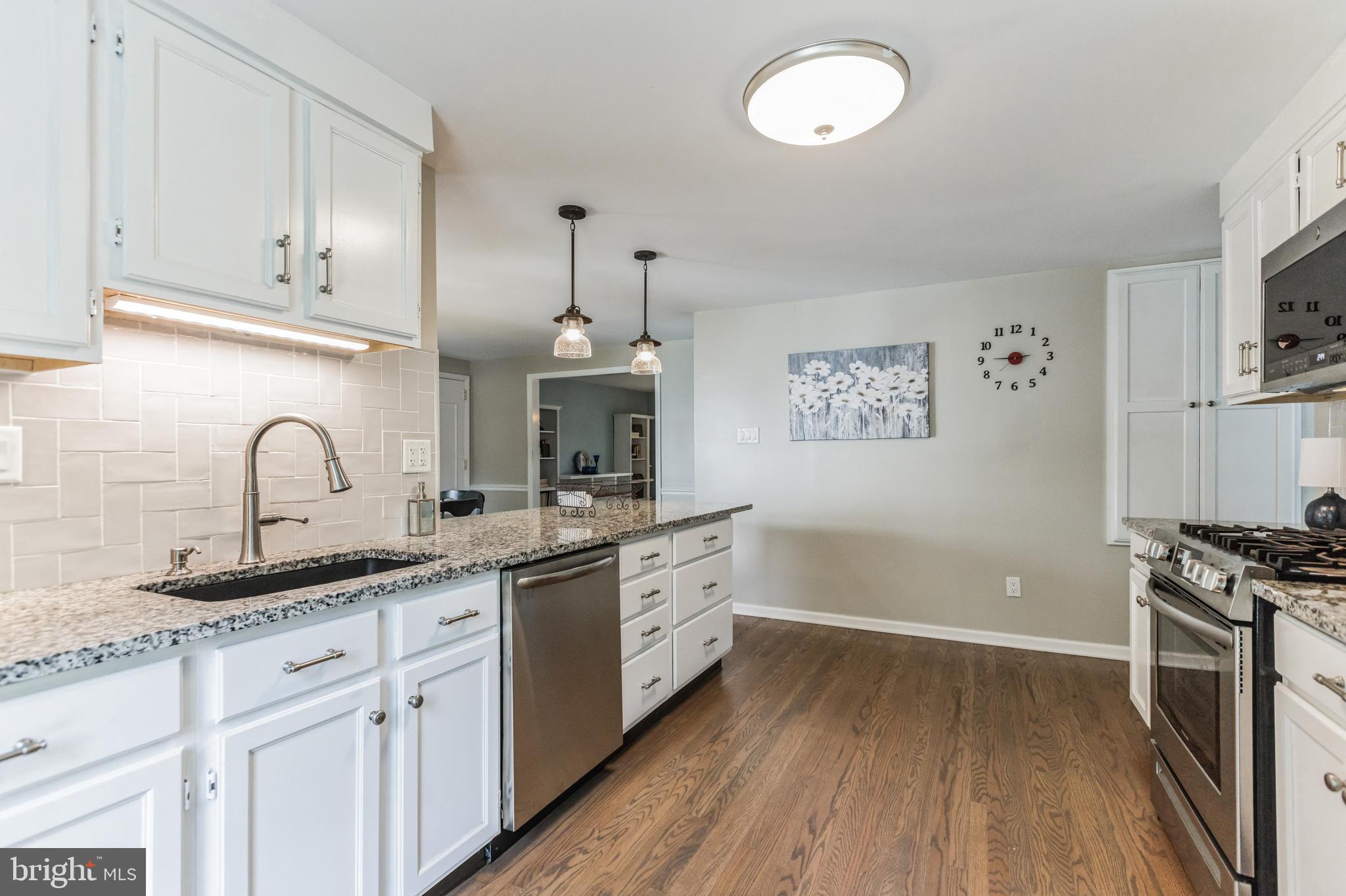 216 Douglass Ct