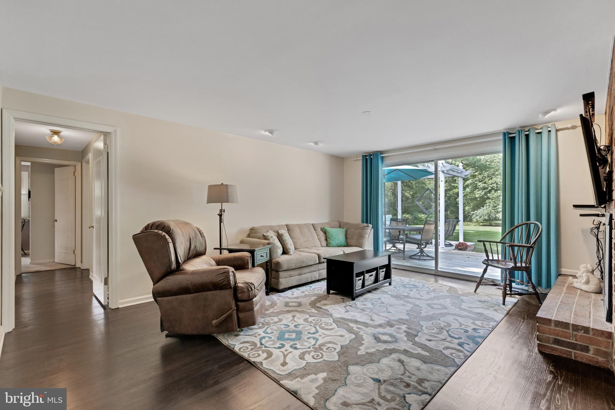 216 Douglass Ct
