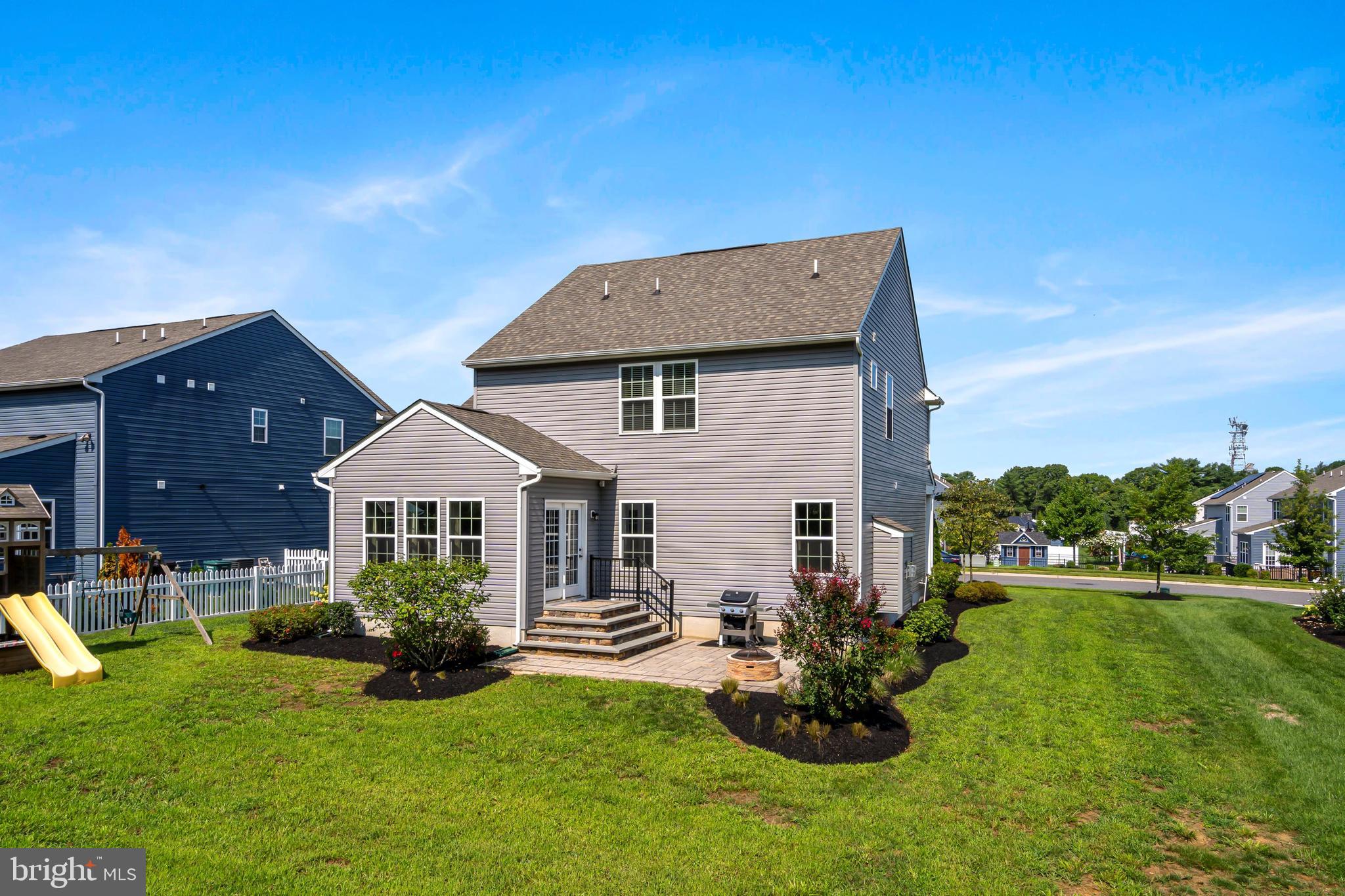 116 E Crossing Dr
