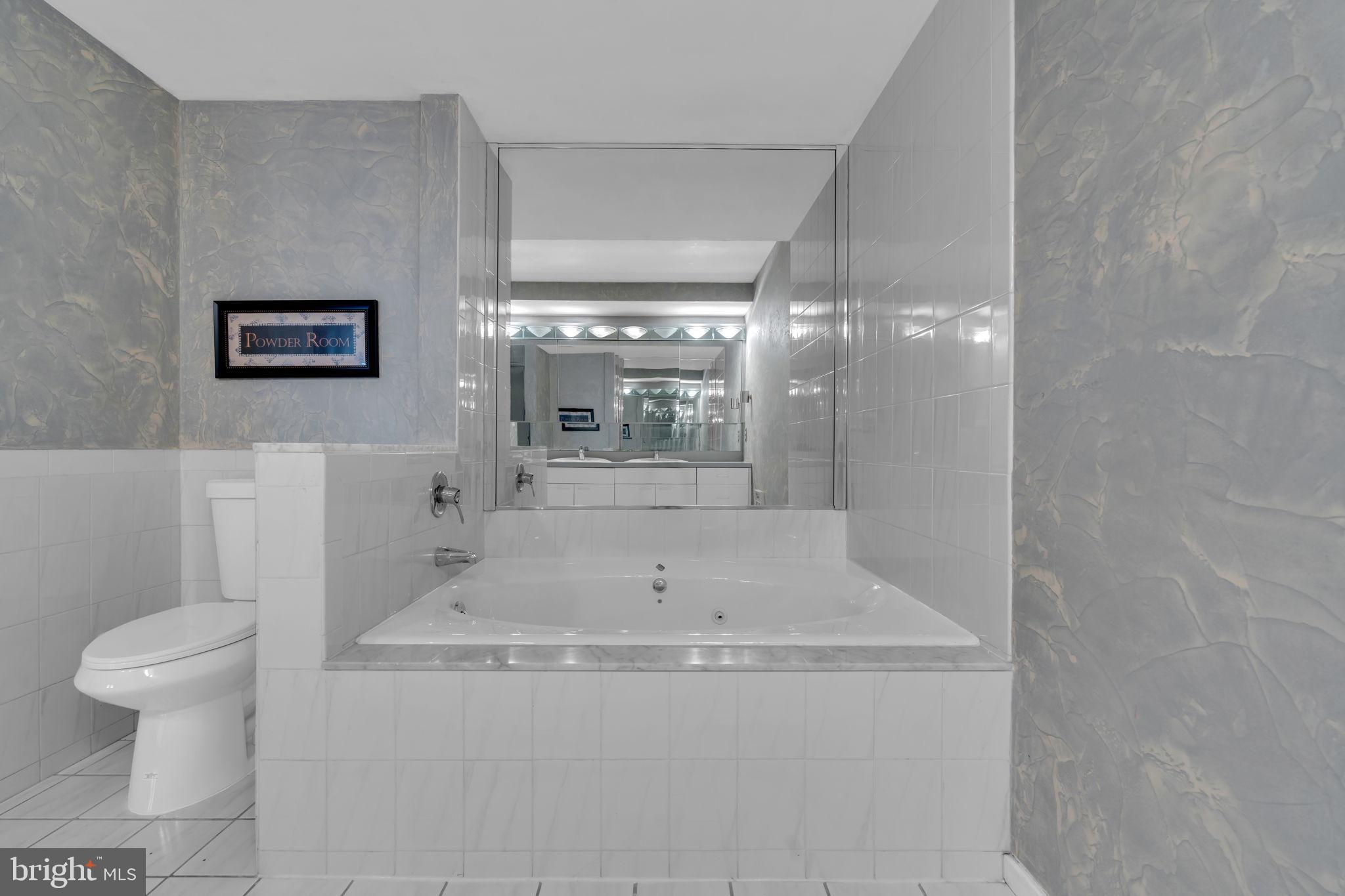 300 OCEAN AVENUE N 1C