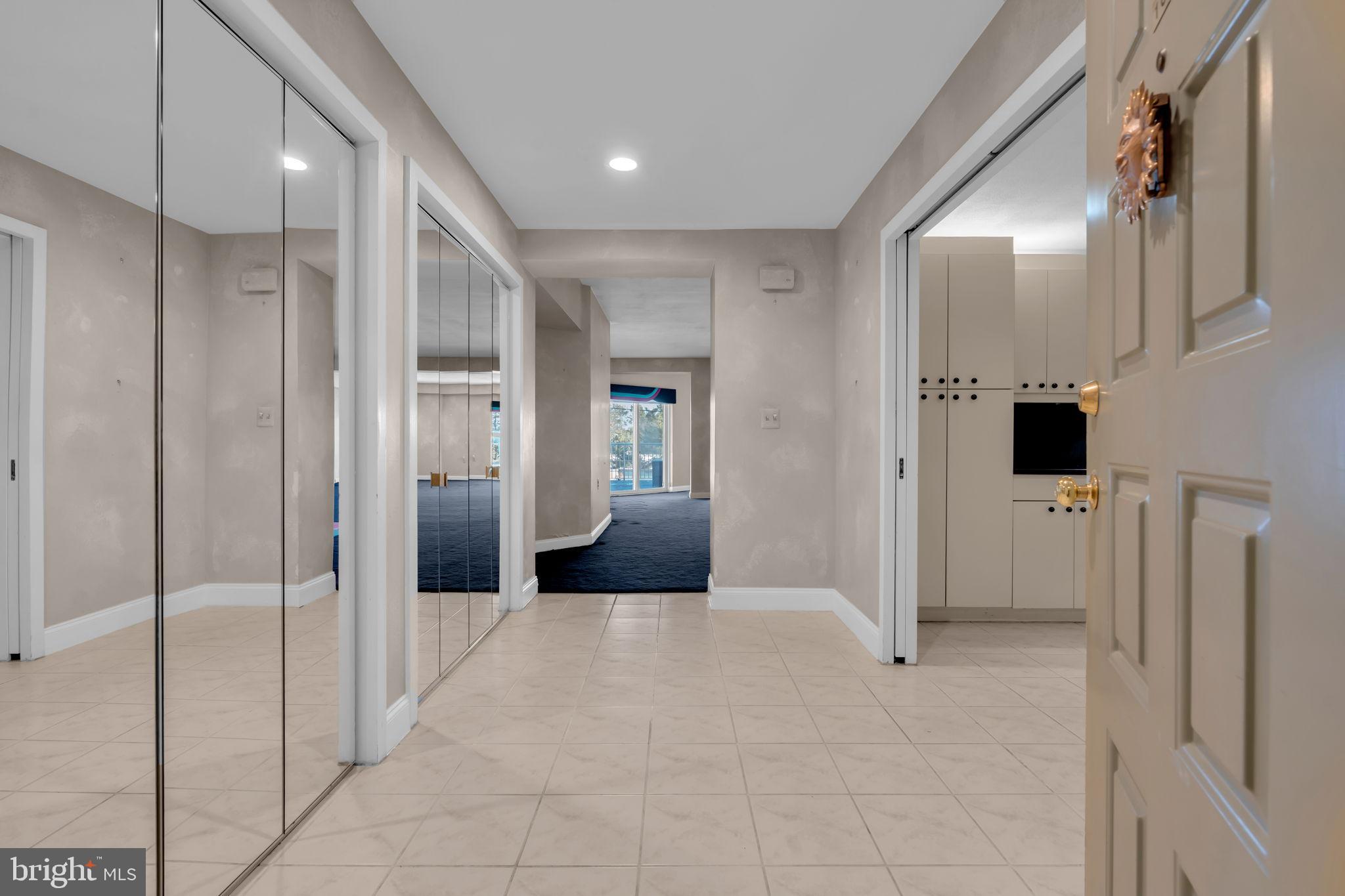 300 OCEAN AVENUE N 1C