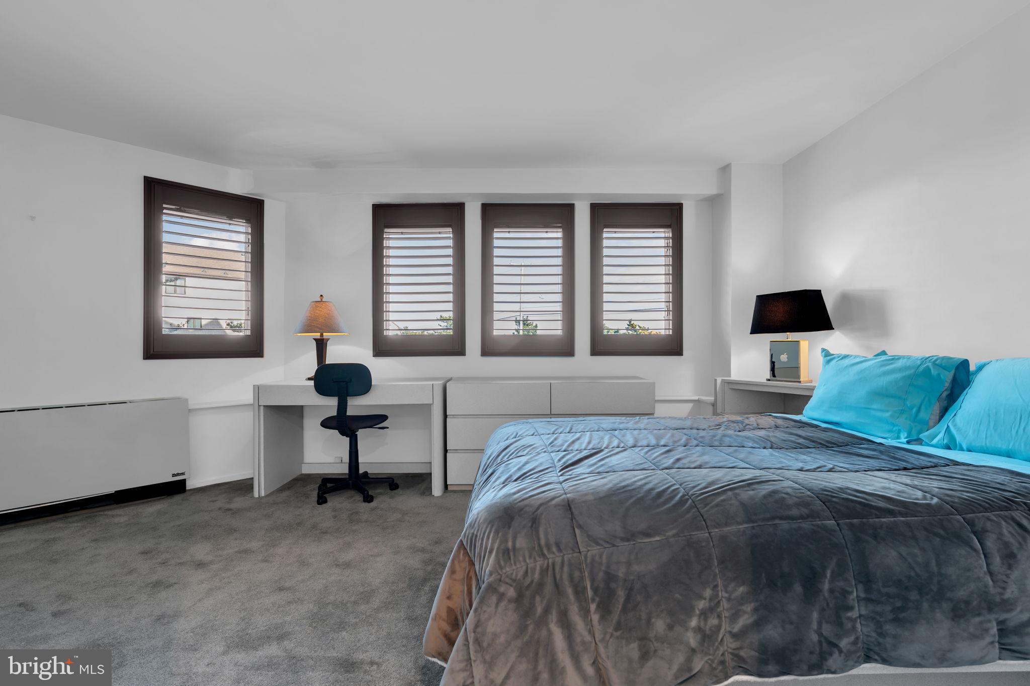 300 OCEAN AVENUE N 1C