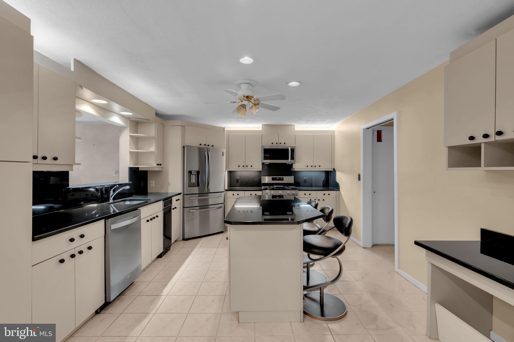 300 OCEAN AVENUE N 1C