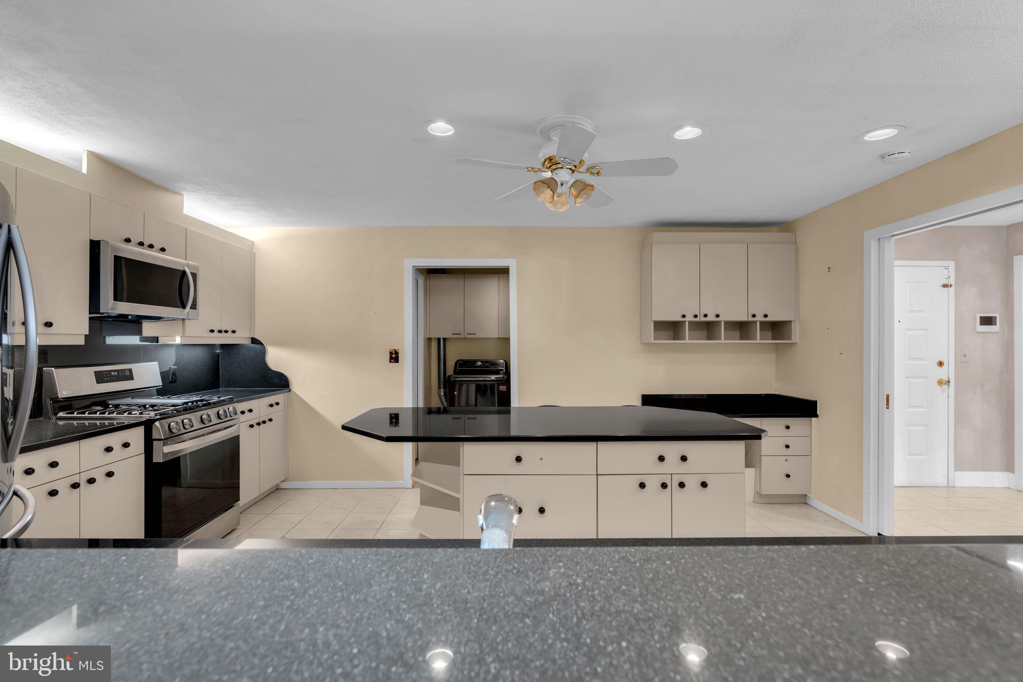 300 OCEAN AVENUE N 1C