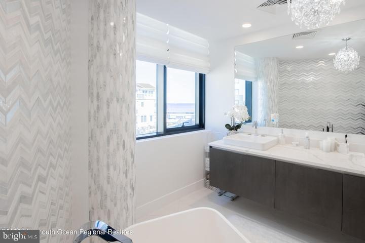 350 OCEAN AVENUE Unit: 205