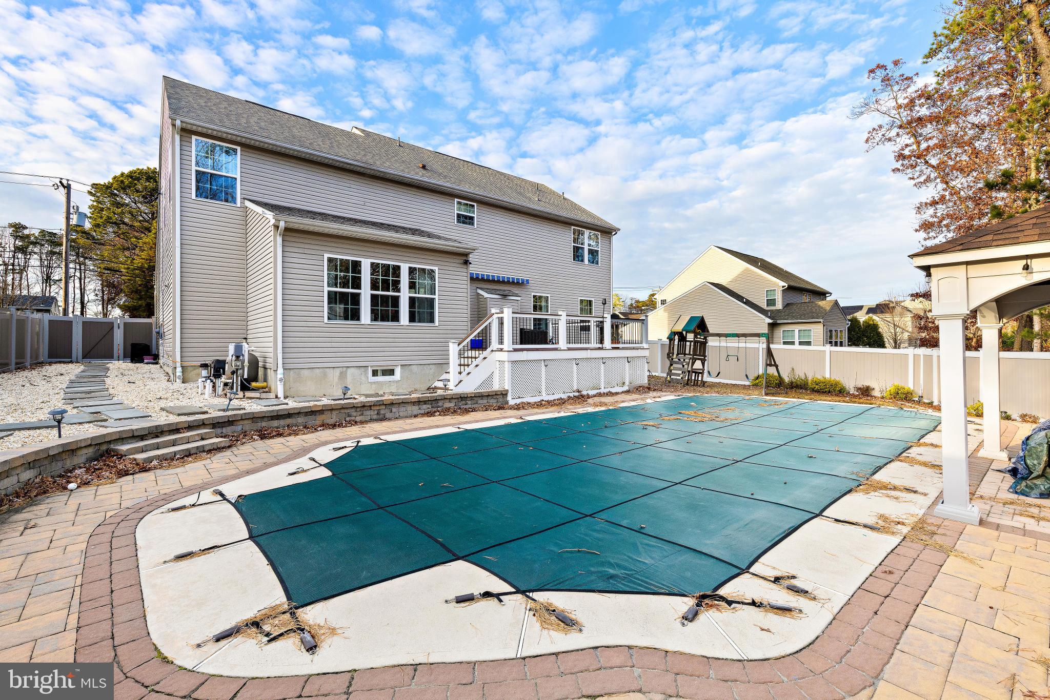 63 Nautilus DRIVE