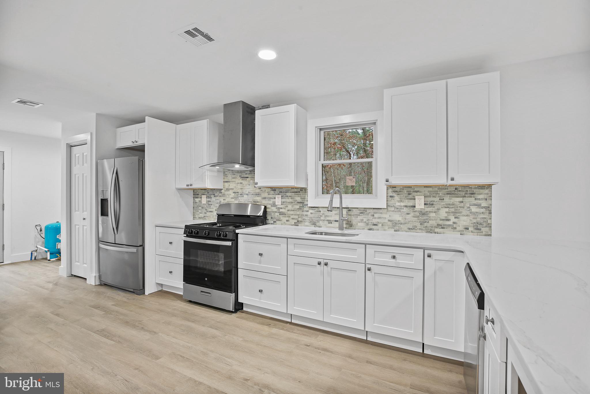 810 Railroad Dr