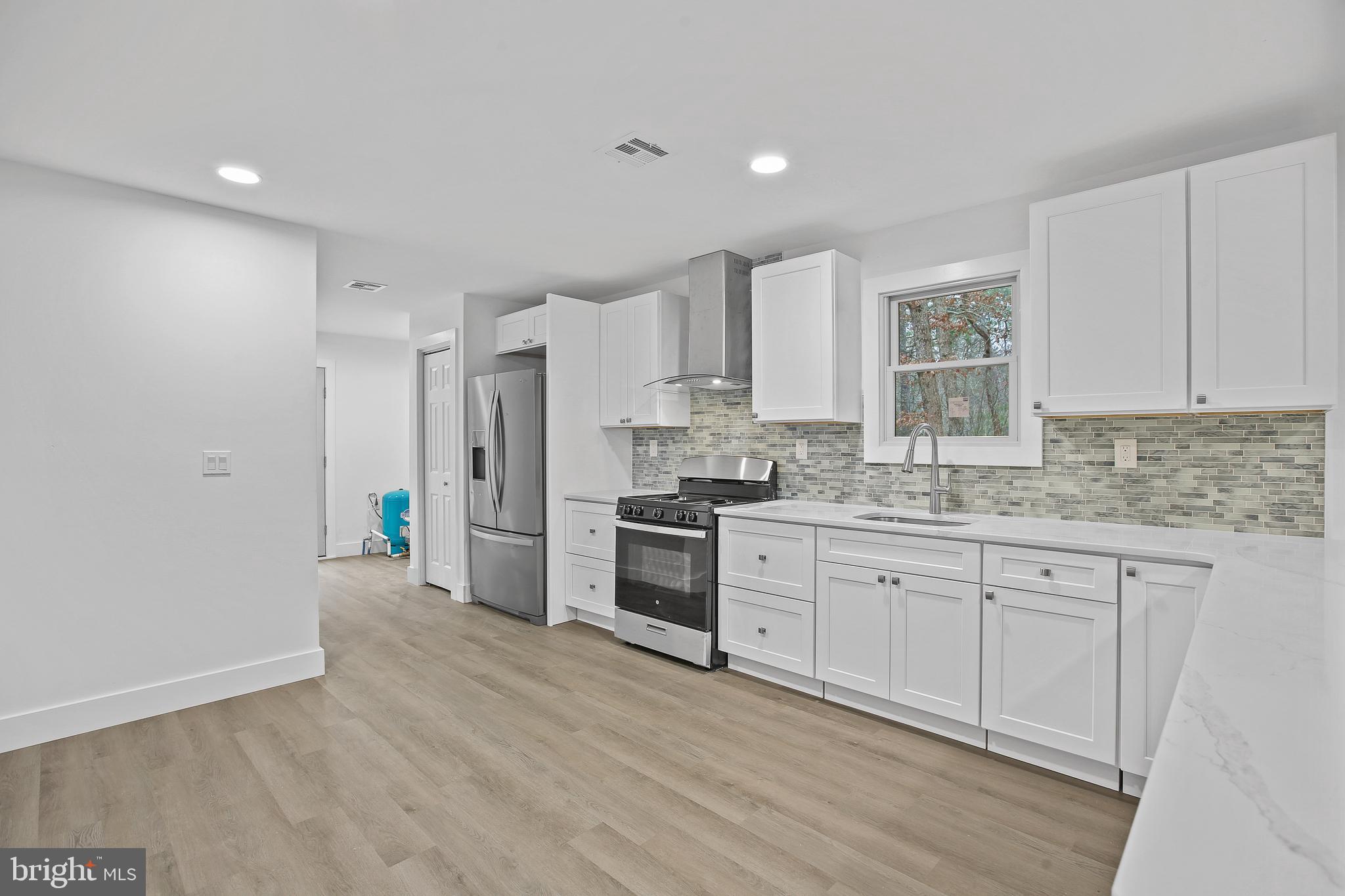 810 Railroad Dr